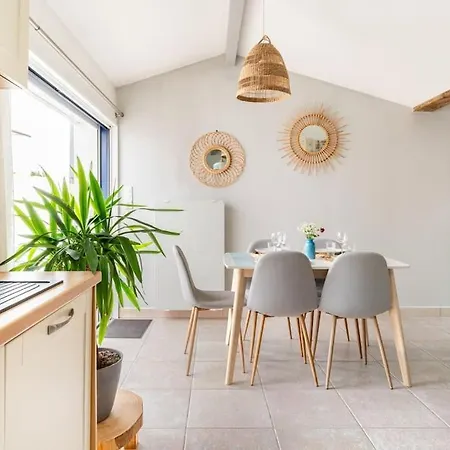 بيت للعطل Agreable Maison De بورنيك